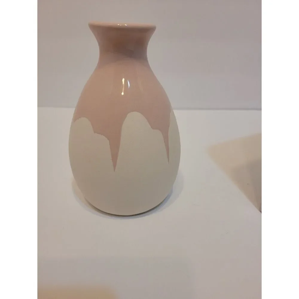 Isaac‎ Mizrahi Loves XO Sienna Vase Ceramic Pottery Cream Hand Dipped Pink Glaze
